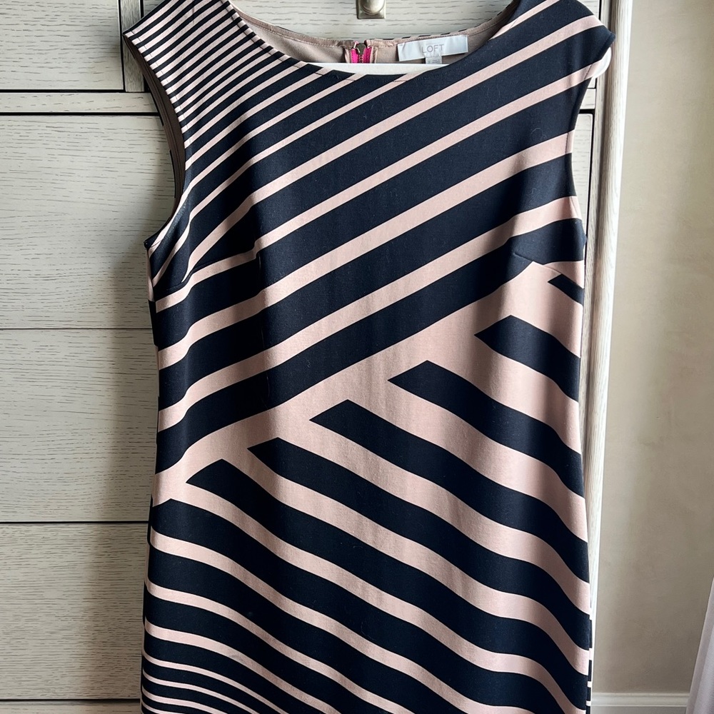 LOFT tan and black short sleeve dress